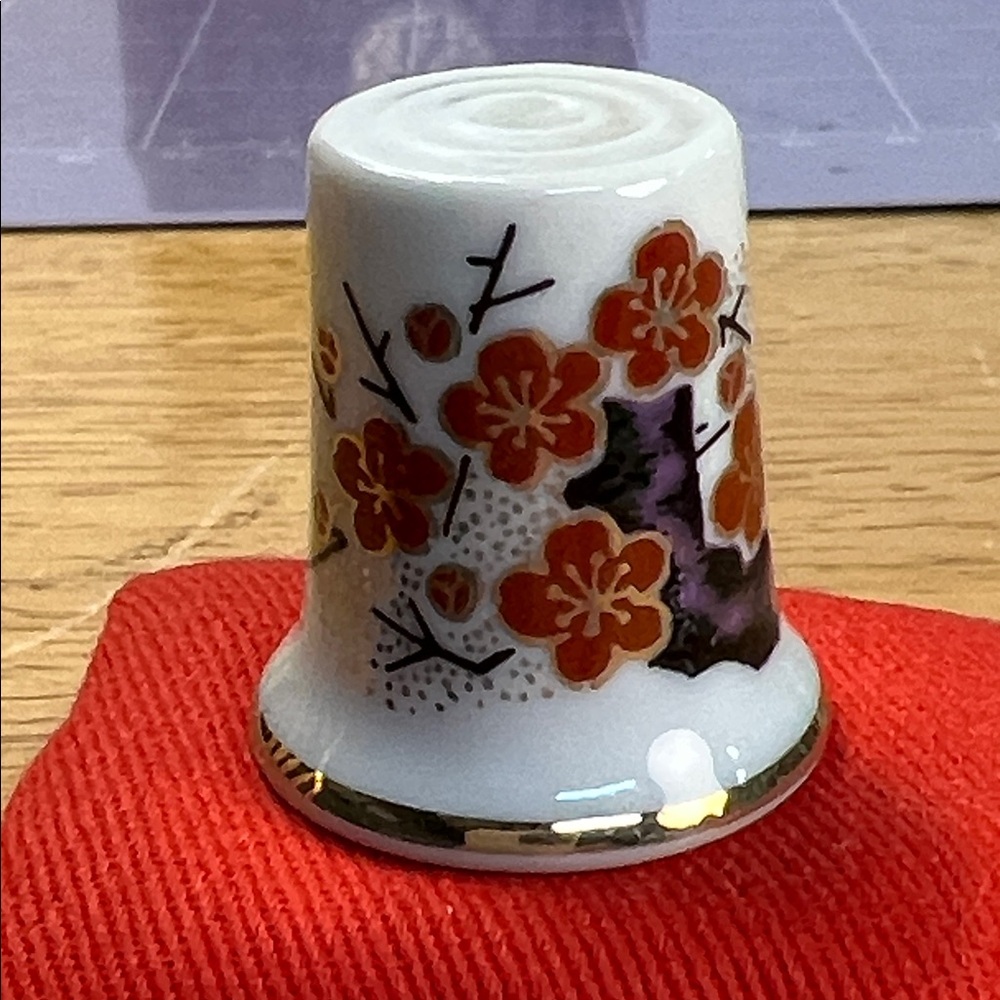Kutani (九谷) Ceramic Thimble - Picture 2 of 4